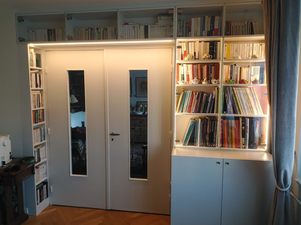 création d'une bibliothèque sur mesure avec éclairage