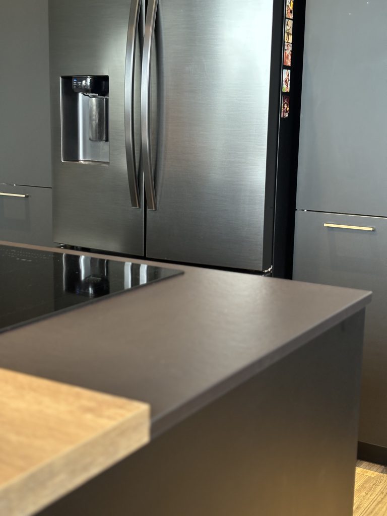 nouvelle cuisine moderne noire