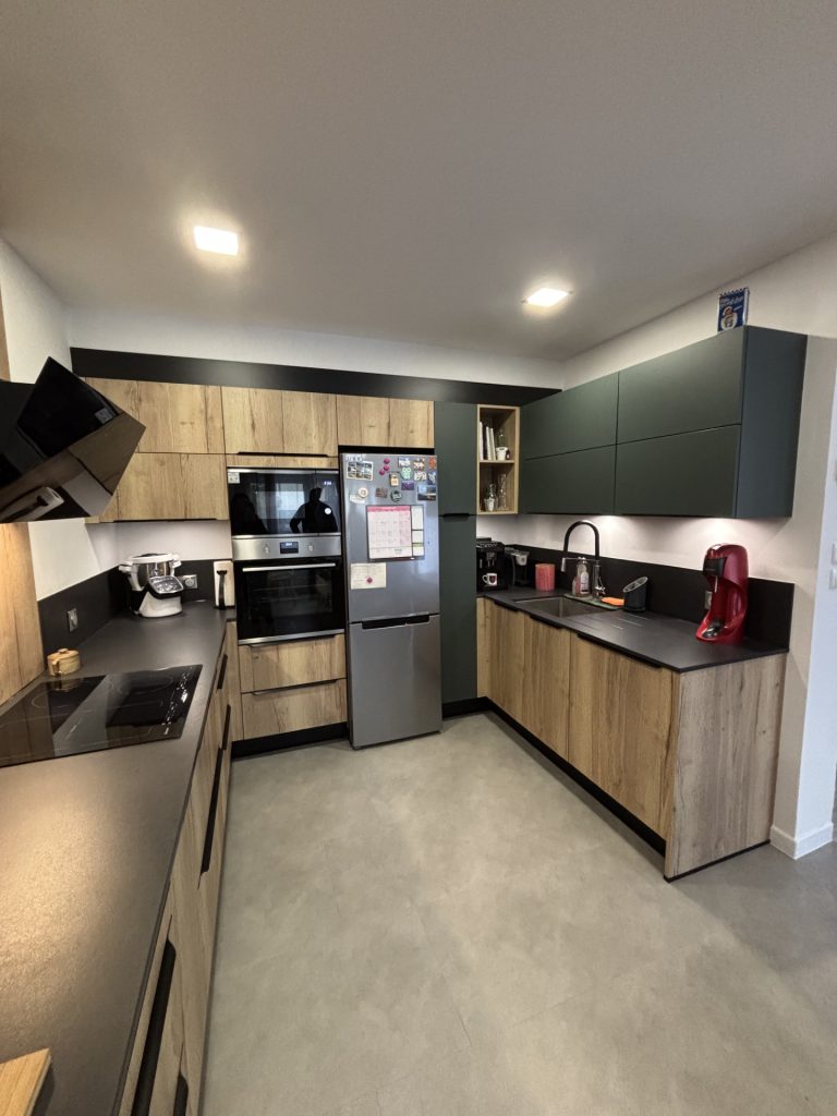 nouvelle cuisine bois et noir