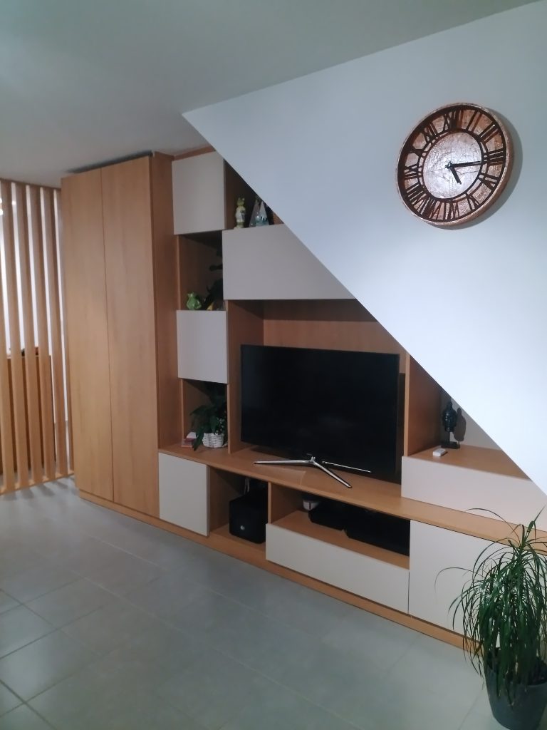 création d'un meuble TV sous escalier