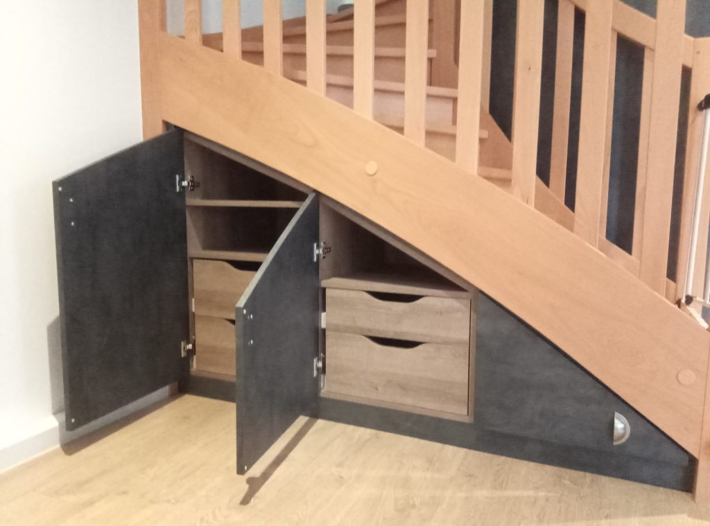 création de rangement sous escalier