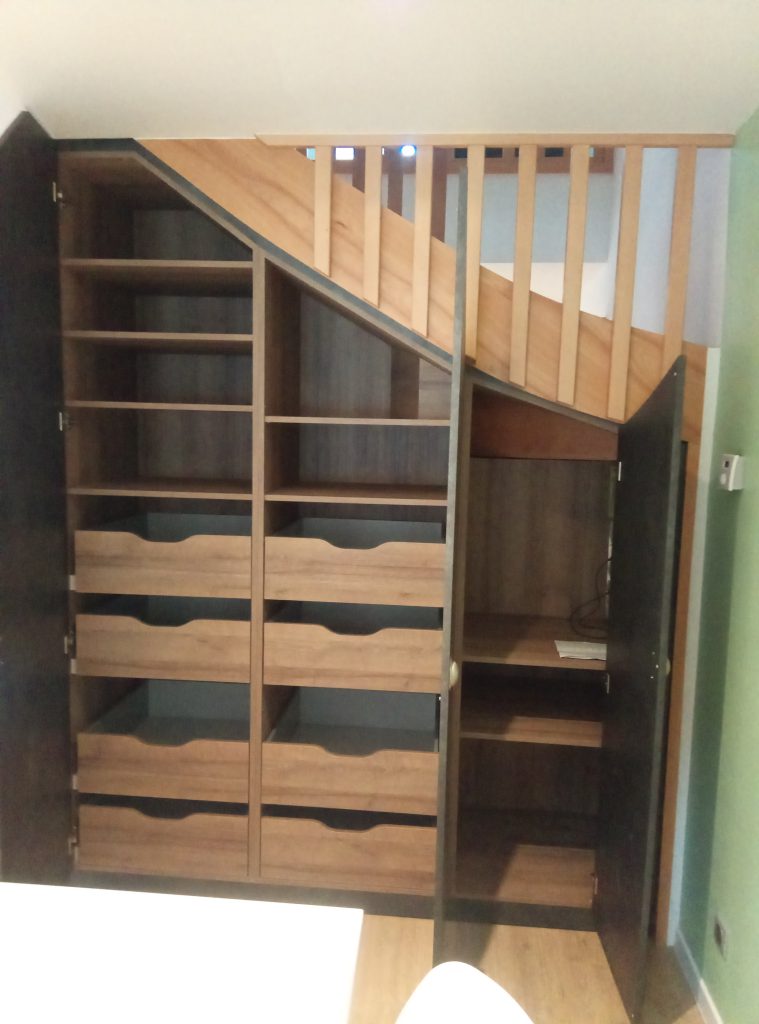 création de placard sous escalier